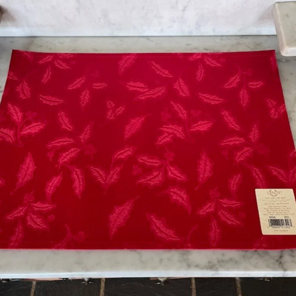 LENOX Holly Jacquard Damask Red Placemats (4)